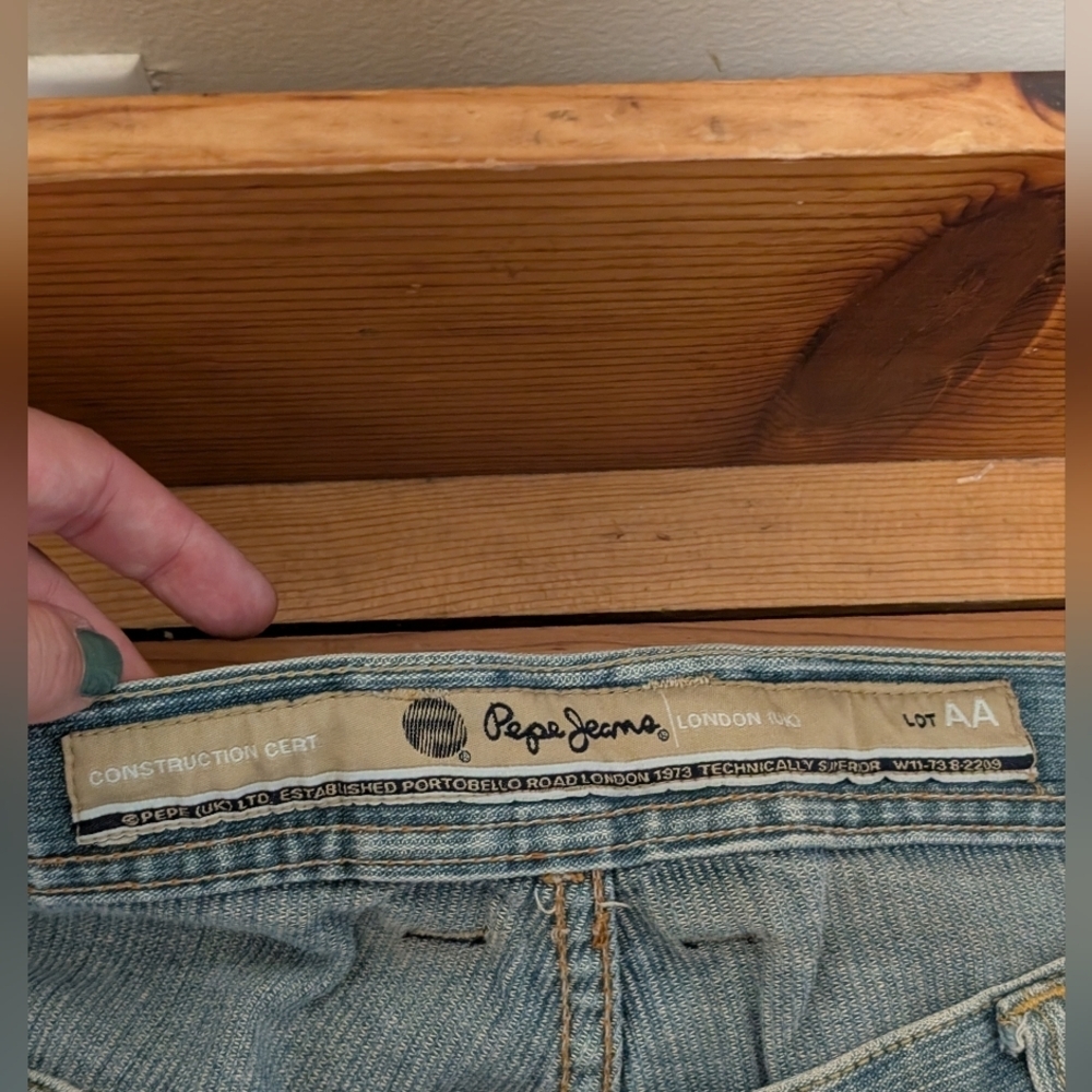 Pepe Jeans London Light Wash Relaxed Fit Denim Raw Hem Size 44 - Picture 6 of 16